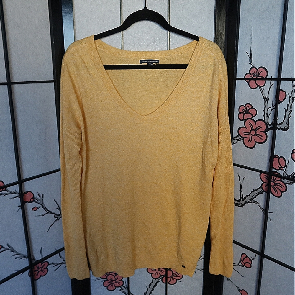 American Eagle Outfitters V-Neck Gold Sweater Size Medium